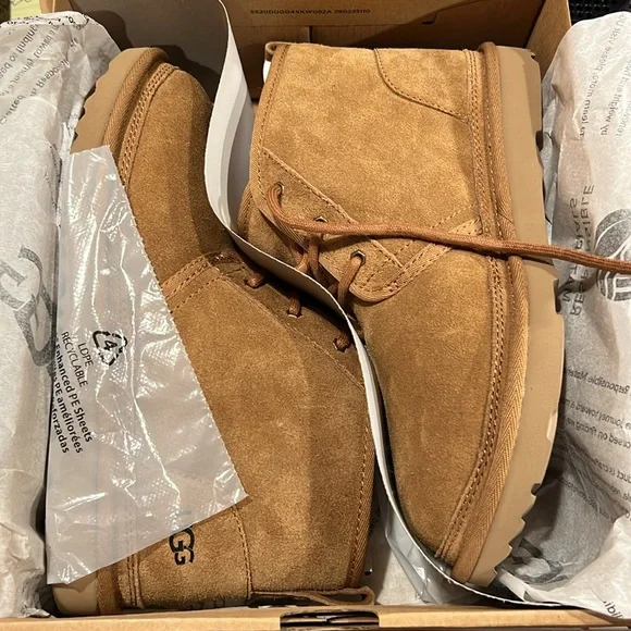 NWT - Ugg Neumel II chukka boot.  Chestnut color.  Big boys Size 6. - Picture 4 of 9